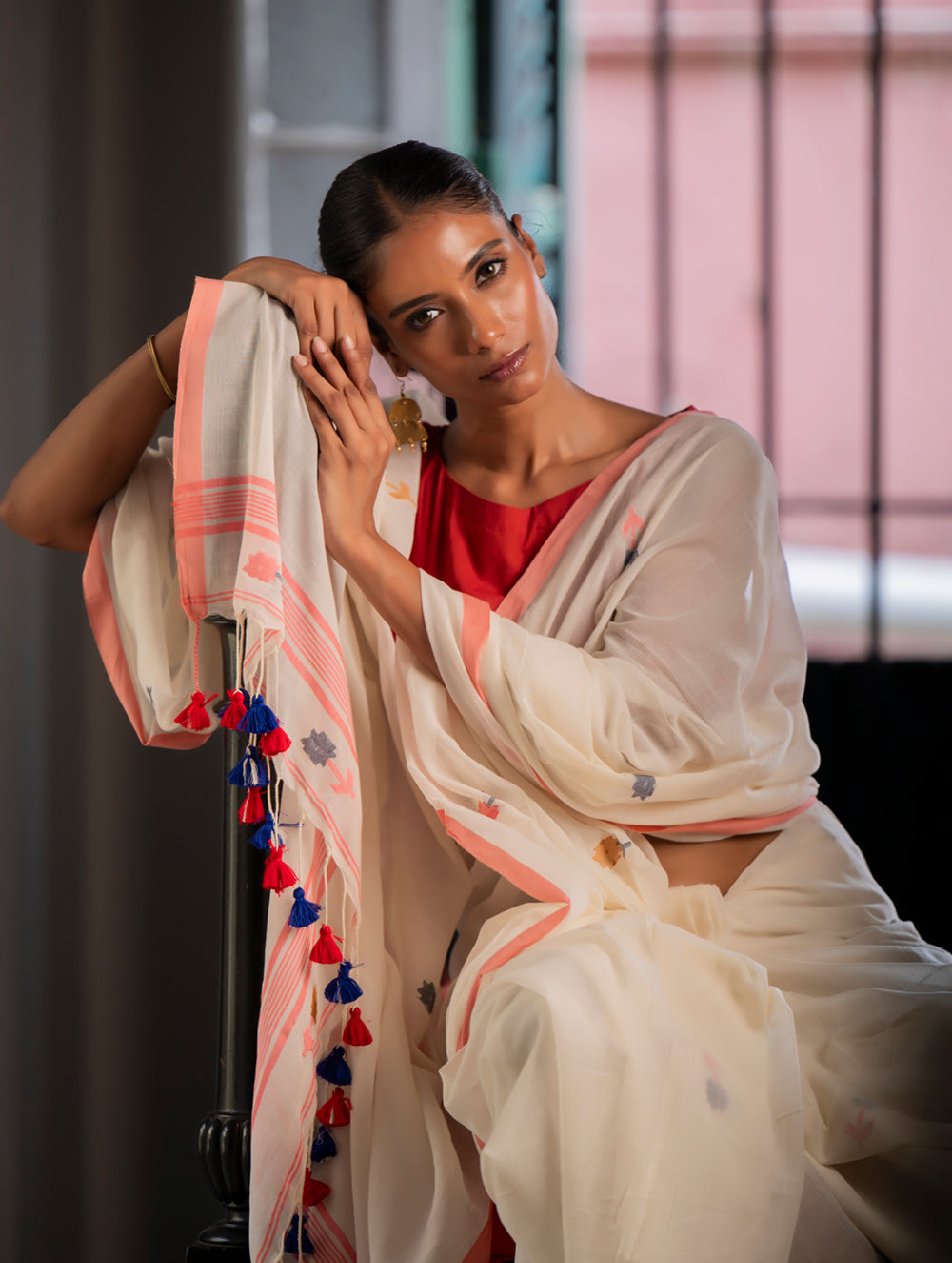 Load image into Gallery viewer, Exclusive Soft Handwoven Bengal Cotton Jamdani Saree - Cream Elegance 
