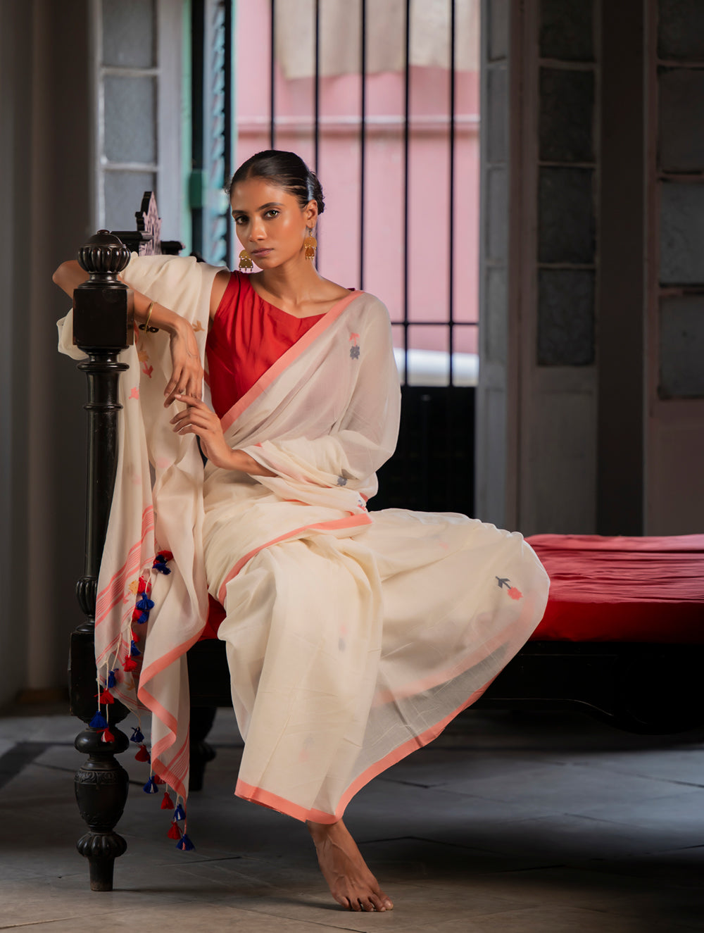 Load image into Gallery viewer, Exclusive Soft Handwoven Bengal Cotton Jamdani Saree - Cream Elegance 