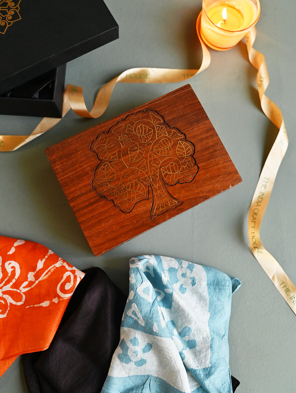 The India Craft House Heritage Gift Hamper - Tarakashi & Tailoring