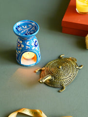 The India Craft House Heritage Gift Hamper - Tortoise & Blue Pottery