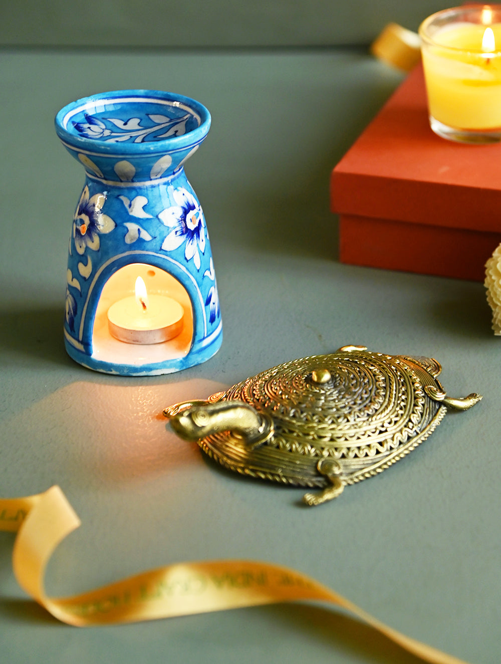 The India Craft House Heritage Gift Hamper - Tortoise & Blue Pottery