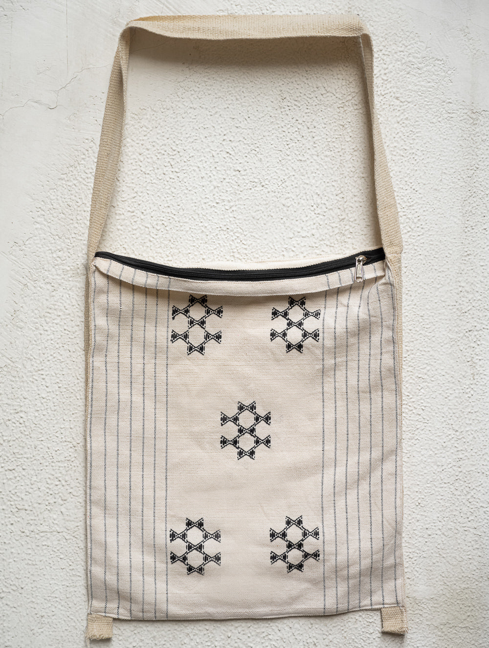 Load image into Gallery viewer, Hand Woven Kashida Pattu Large Sling Bag - White &amp; Black