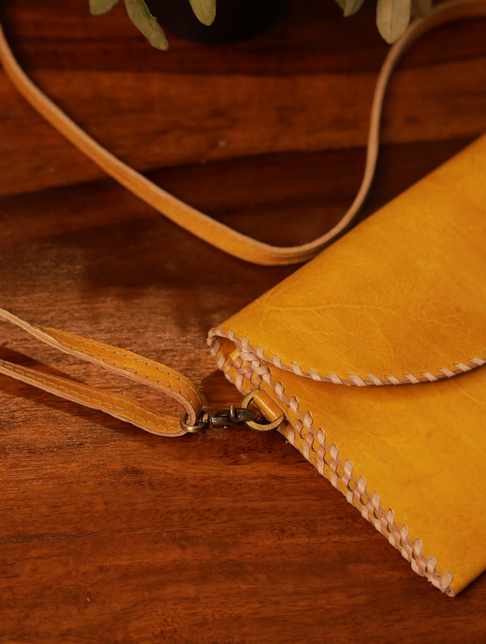 Retro Envelope Clutch Sling Bag | BLINGG