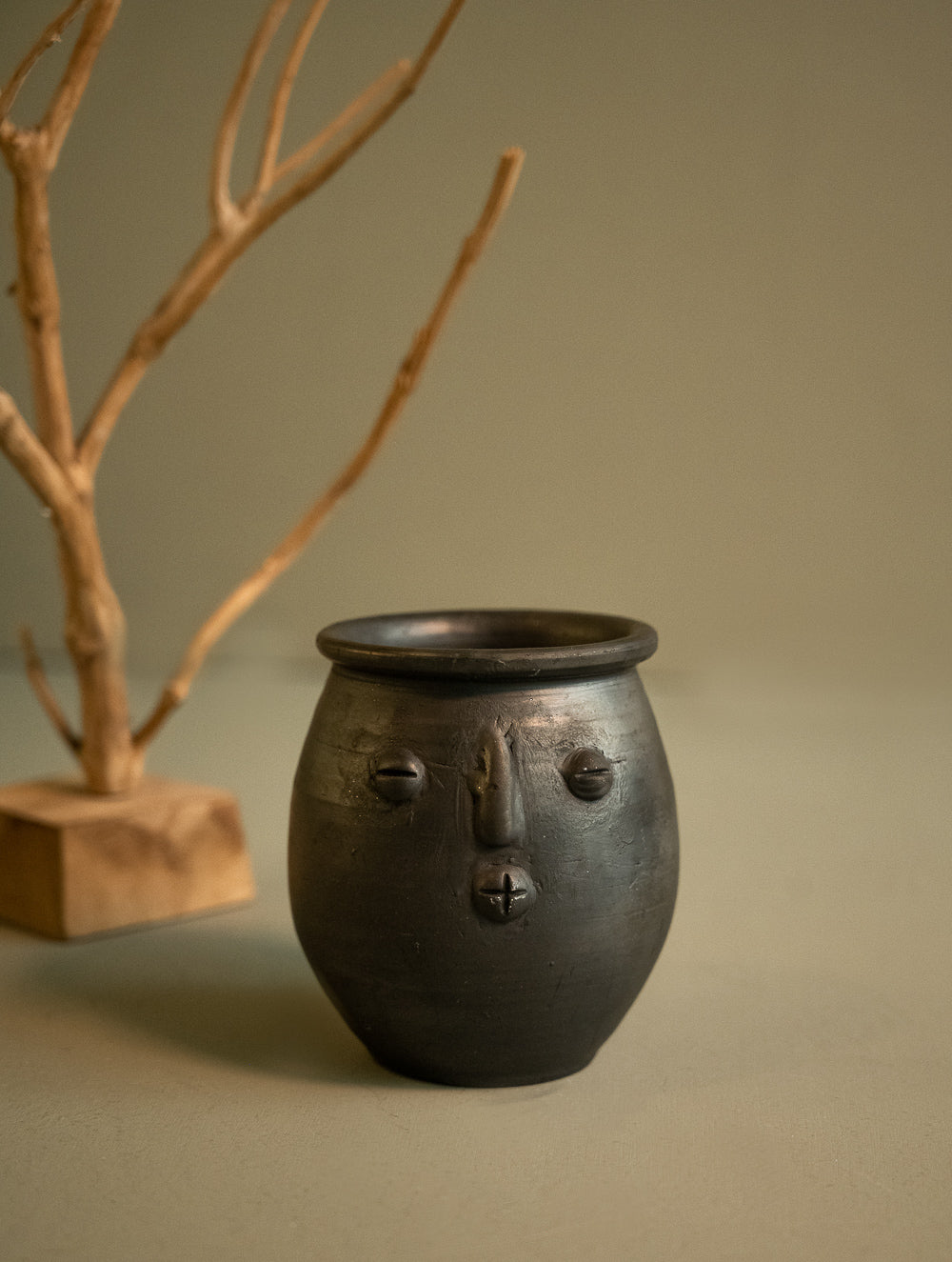 Load image into Gallery viewer, Handcrafted Black Pottery Figurine Vase - Visage