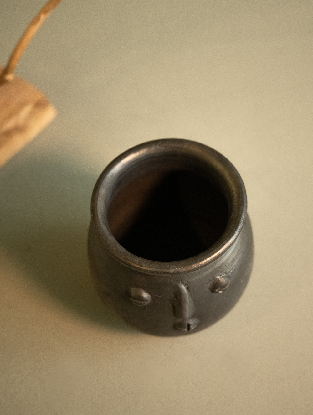 Load image into Gallery viewer, Handcrafted Black Pottery Figurine Vase - Visage