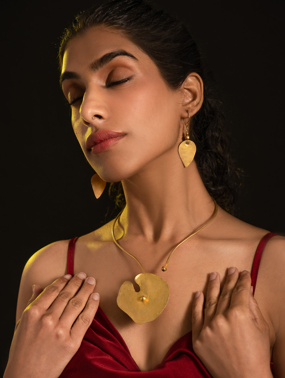 Load image into Gallery viewer, Handcrafted Brass Jewelry Set - Lily Strand (Set of Two)