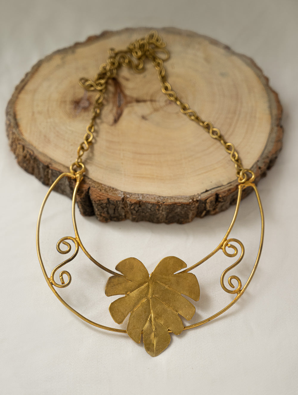 Load image into Gallery viewer, Handcrafted Brass Neckpiece - Araceae Pad 
