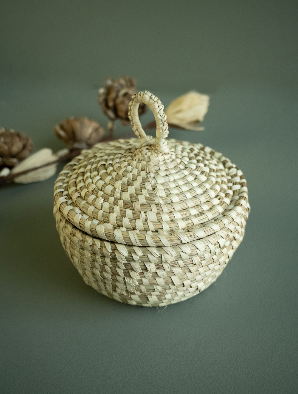Load image into Gallery viewer, Handcrafted Cheend Kasa Round Utility Basket With Lid