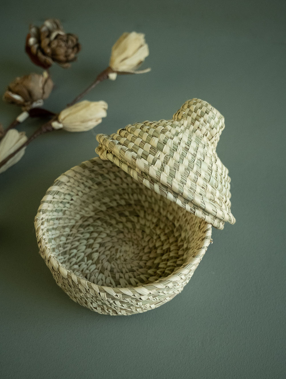 Load image into Gallery viewer, Handcrafted Cheend Kasa Utility Basket With Lid - Chakri