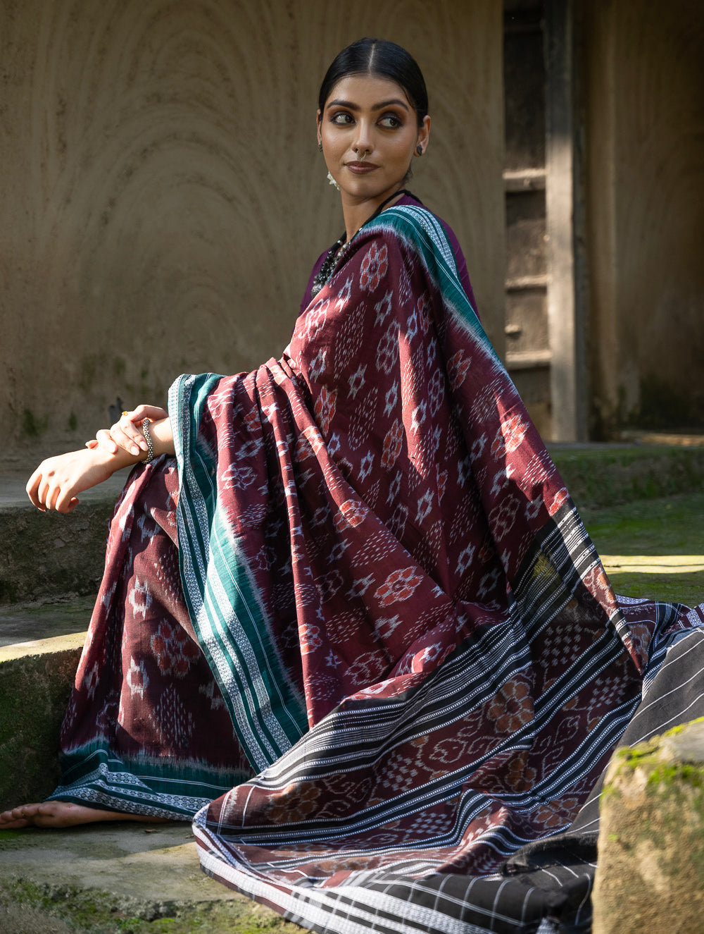 Load image into Gallery viewer, Handwoven Sambhalpuri Ikat Cotton Saree - Brown Elegance