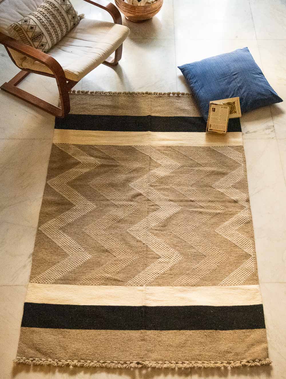 Handwoven Jawaja Rug - Beige Zigzags (6ft x 4ft)