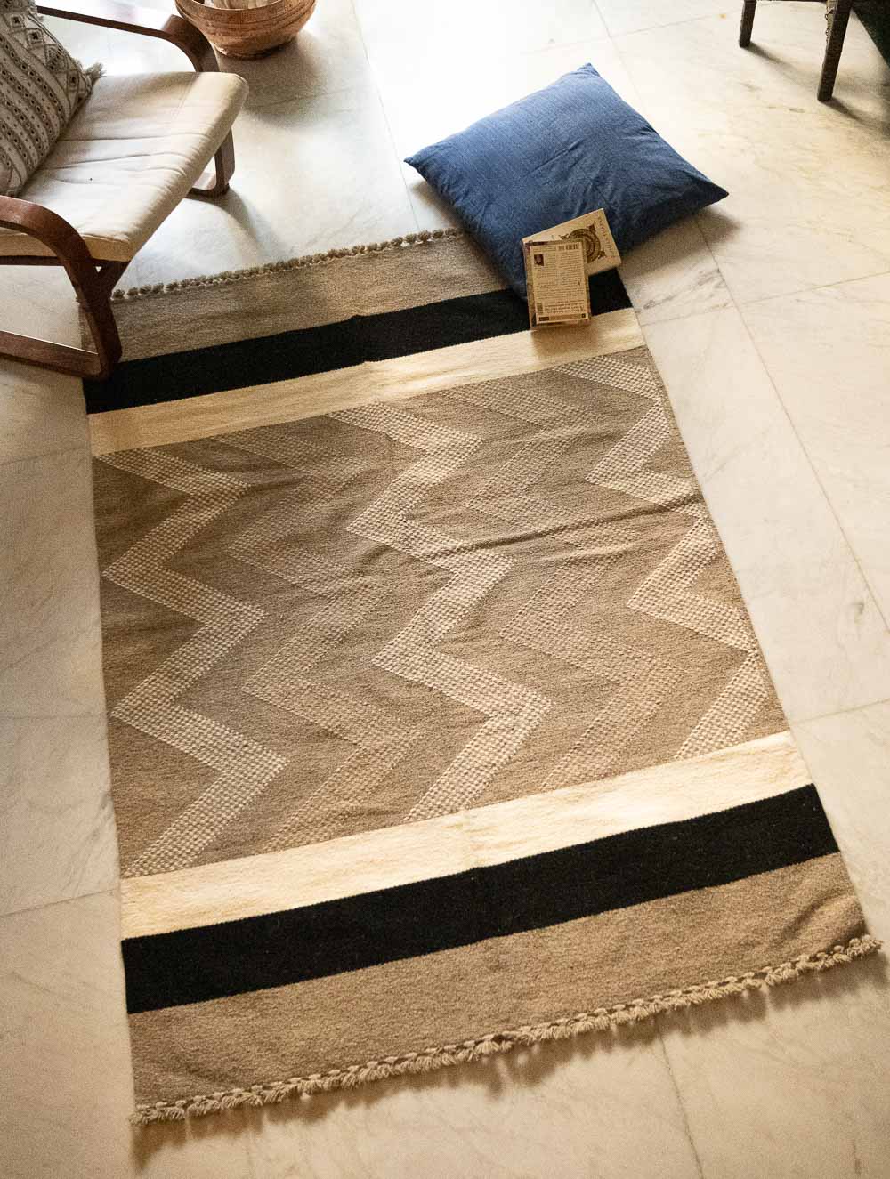Handwoven Jawaja Rug - Beige Zigzags (6ft x 4ft)