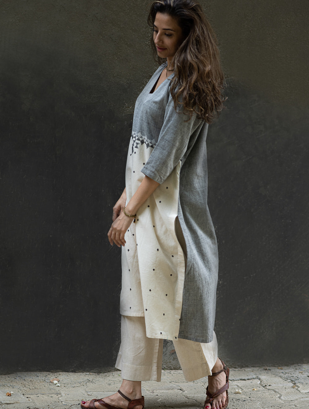 Handwoven Kashida Pattu Loose Kurta - Cream Aztec