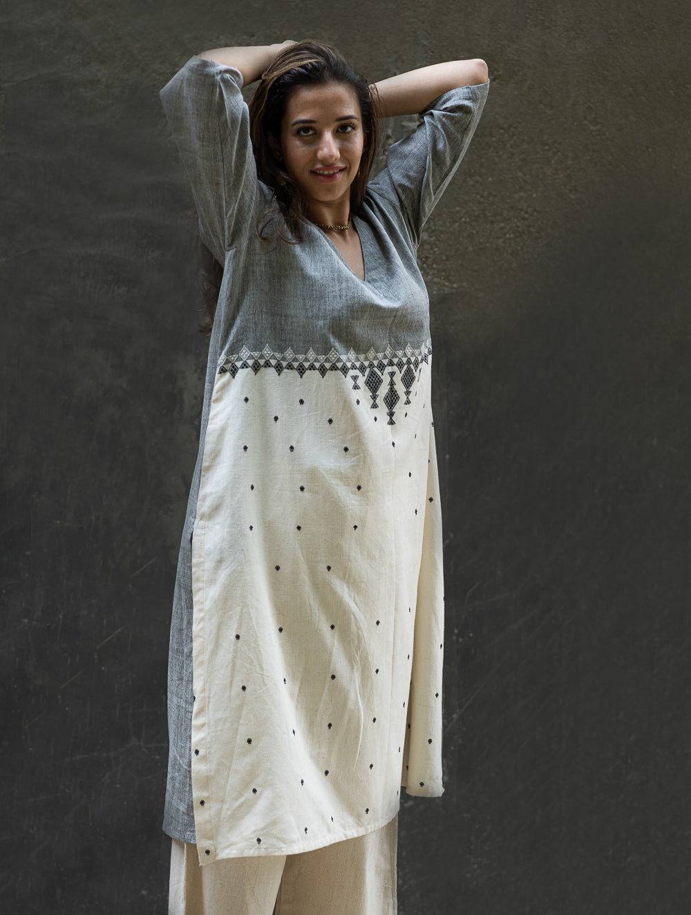 Handwoven Kashida Pattu Loose Kurta - Cream Aztec