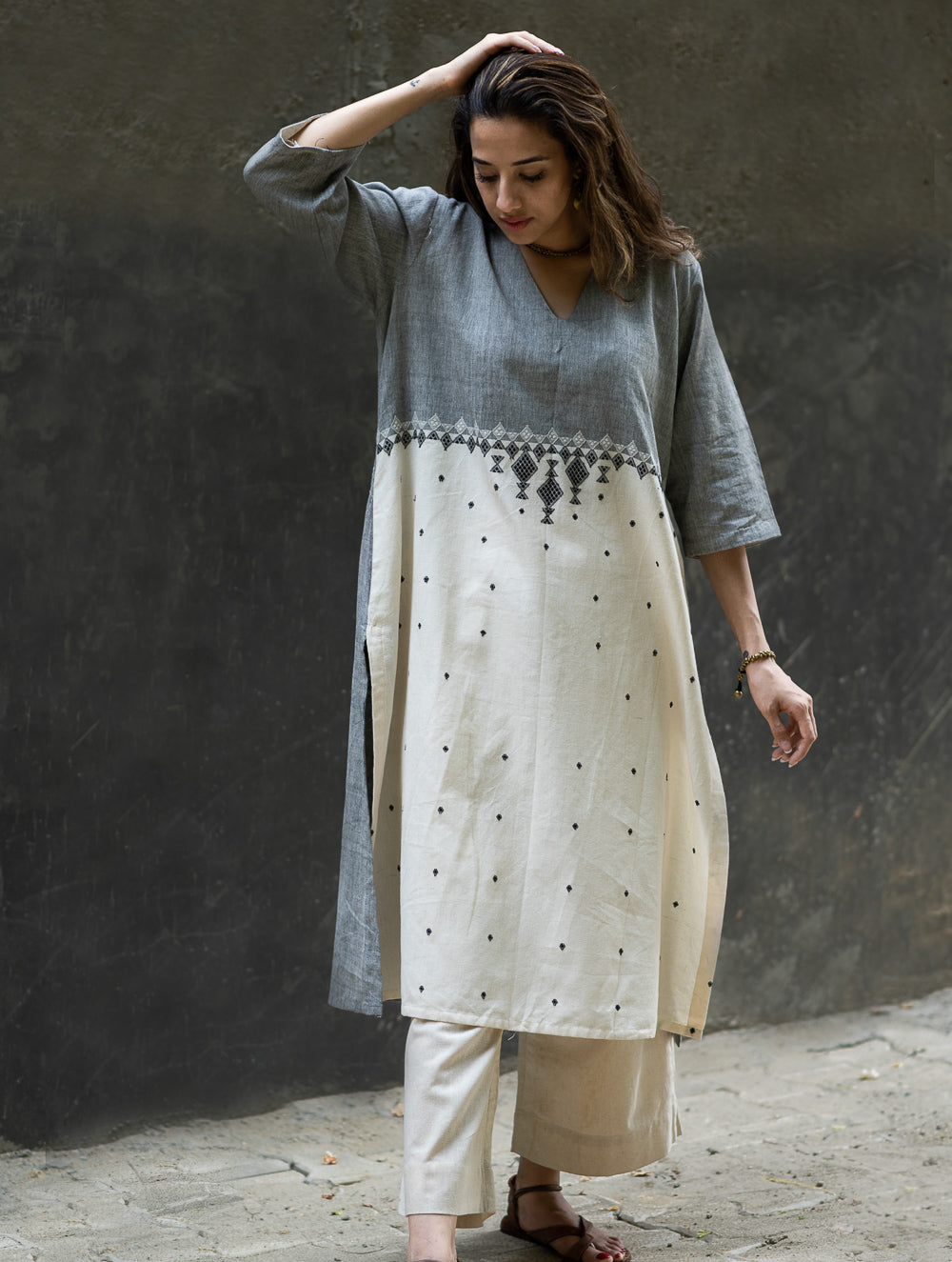 Handwoven Kashida Pattu Loose Kurta - Cream Aztec