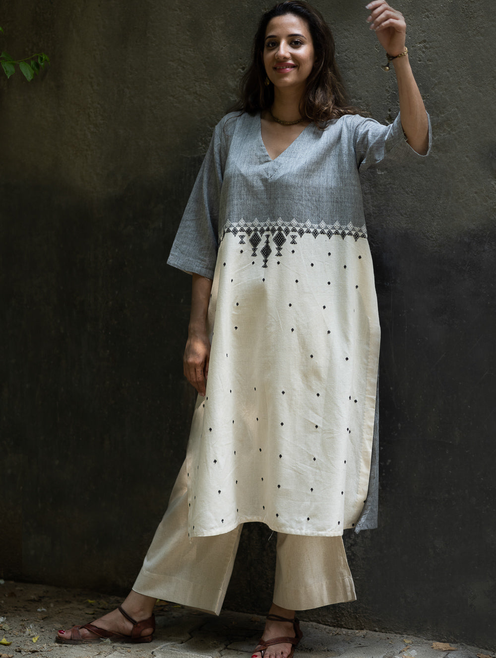 Handwoven Kashida Pattu Loose Kurta - Cream Aztec