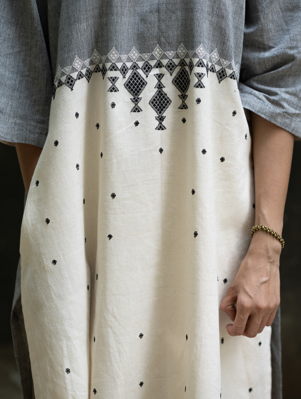 Handwoven Kashida Pattu Loose Kurta - Cream Aztec
