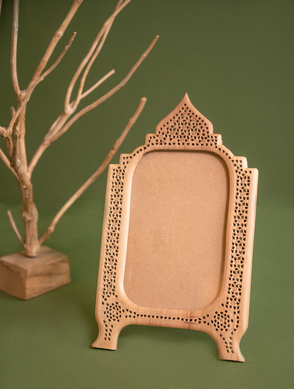 Load image into Gallery viewer, Jaali Craft Wooden Photo Frame - Arch