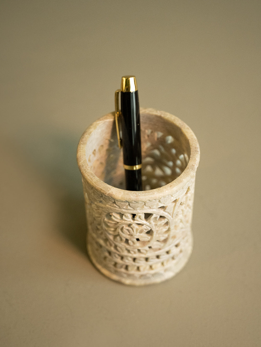 Load image into Gallery viewer, Jaali Craft Wooden Photo Frame - Gopura