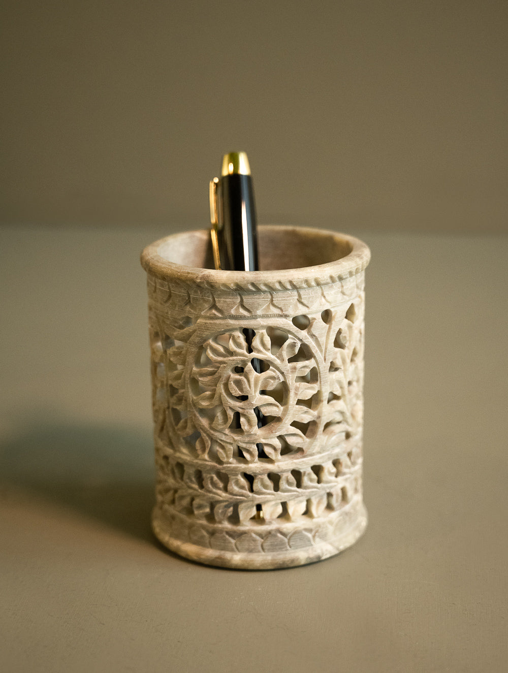 Load image into Gallery viewer, Jaali Craft Wooden Photo Frame - Gopura