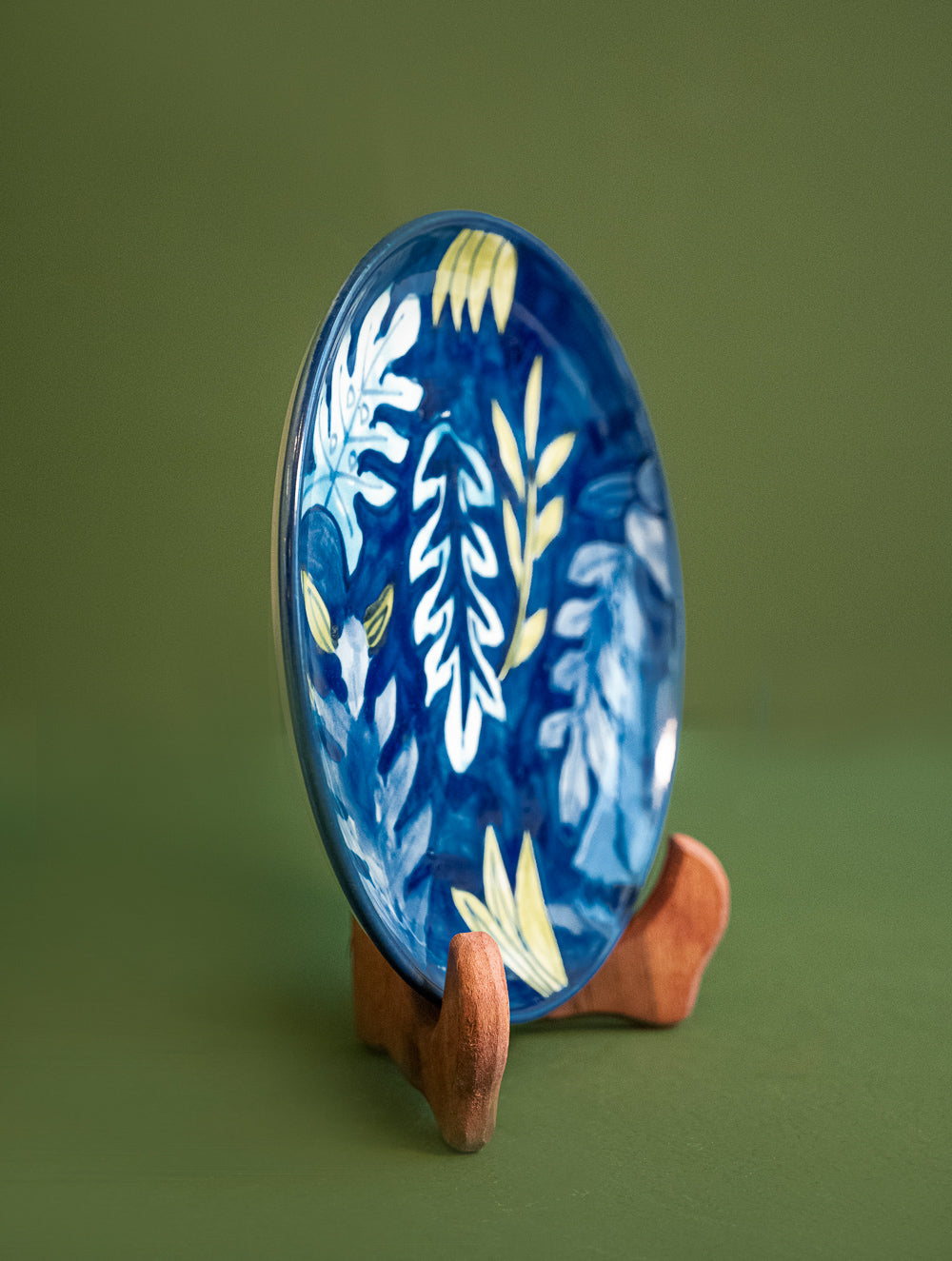 Load image into Gallery viewer, Jaipur Blue Pottery Decorative Plate - Vivid Leaves