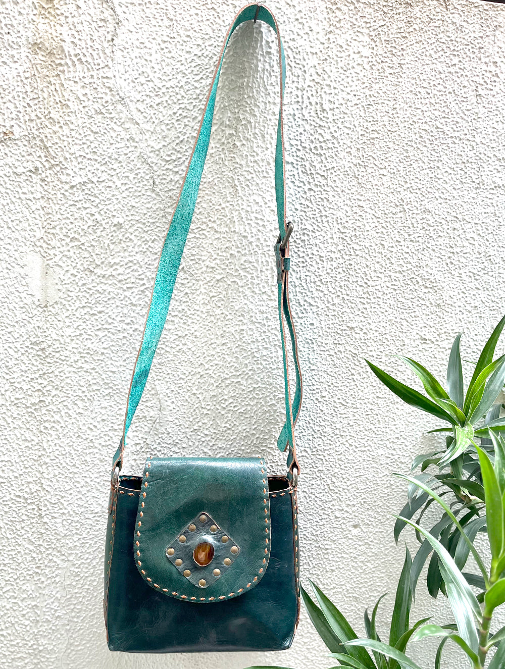 Load image into Gallery viewer, Jawaja Leather Bag with Contrasting Stitches