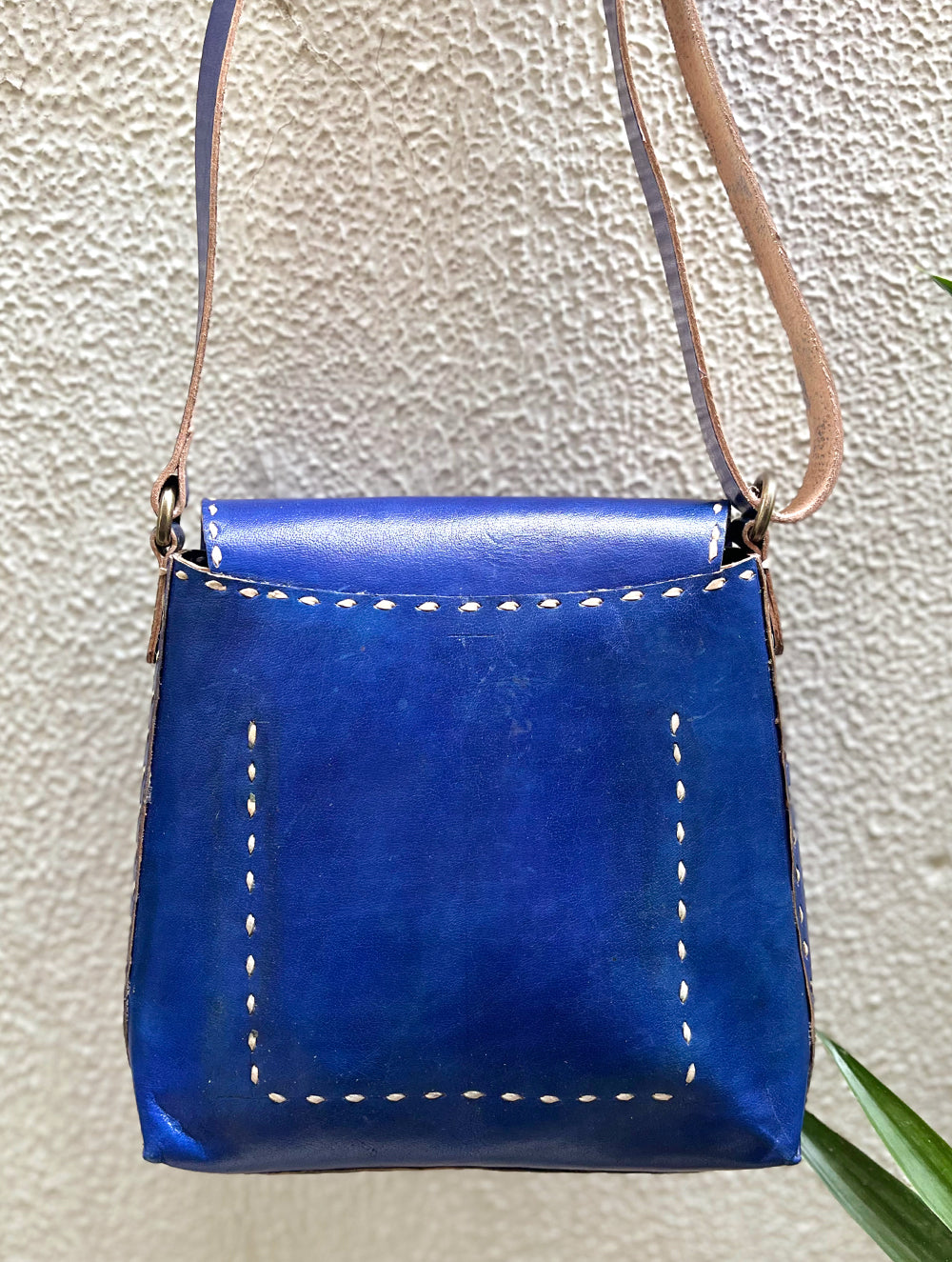 Load image into Gallery viewer, Jawaja Leather Bag with Contrasting Stitches