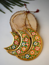 Load image into Gallery viewer, Kashmiri Art Xmas Decorations - Gold Stars (Set of 9)