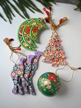 Load image into Gallery viewer, Kashmiri Art Xmas Decorations - Mauve &amp; Green Flora (Set of 10)