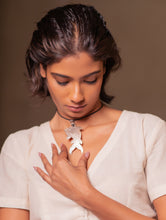 Load image into Gallery viewer, Matsya Seashell Necklace