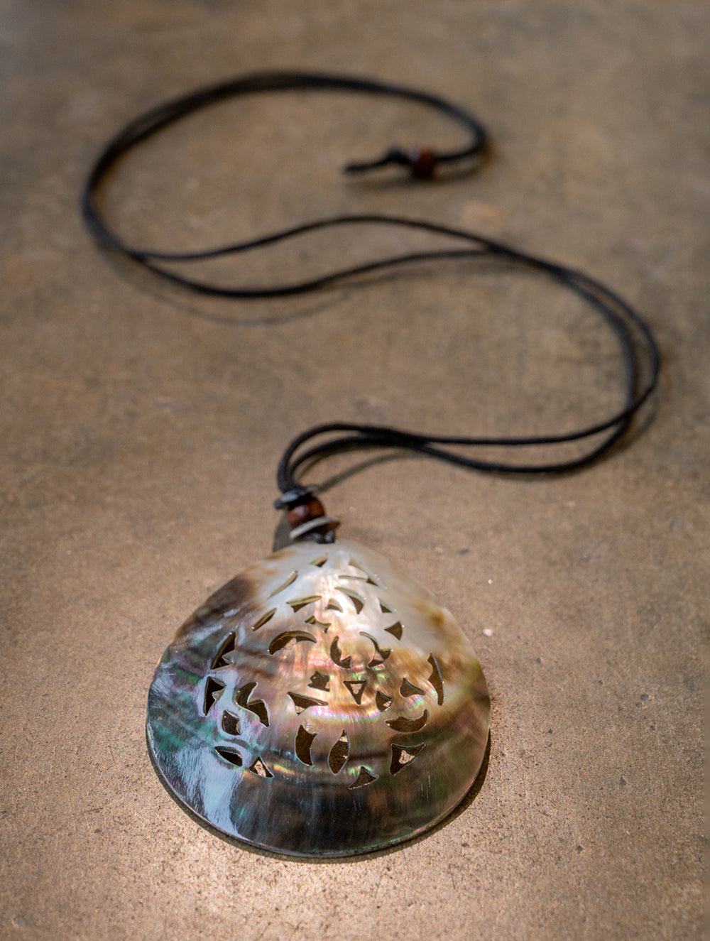 Load image into Gallery viewer, Mystic Dunes Shell Necklace