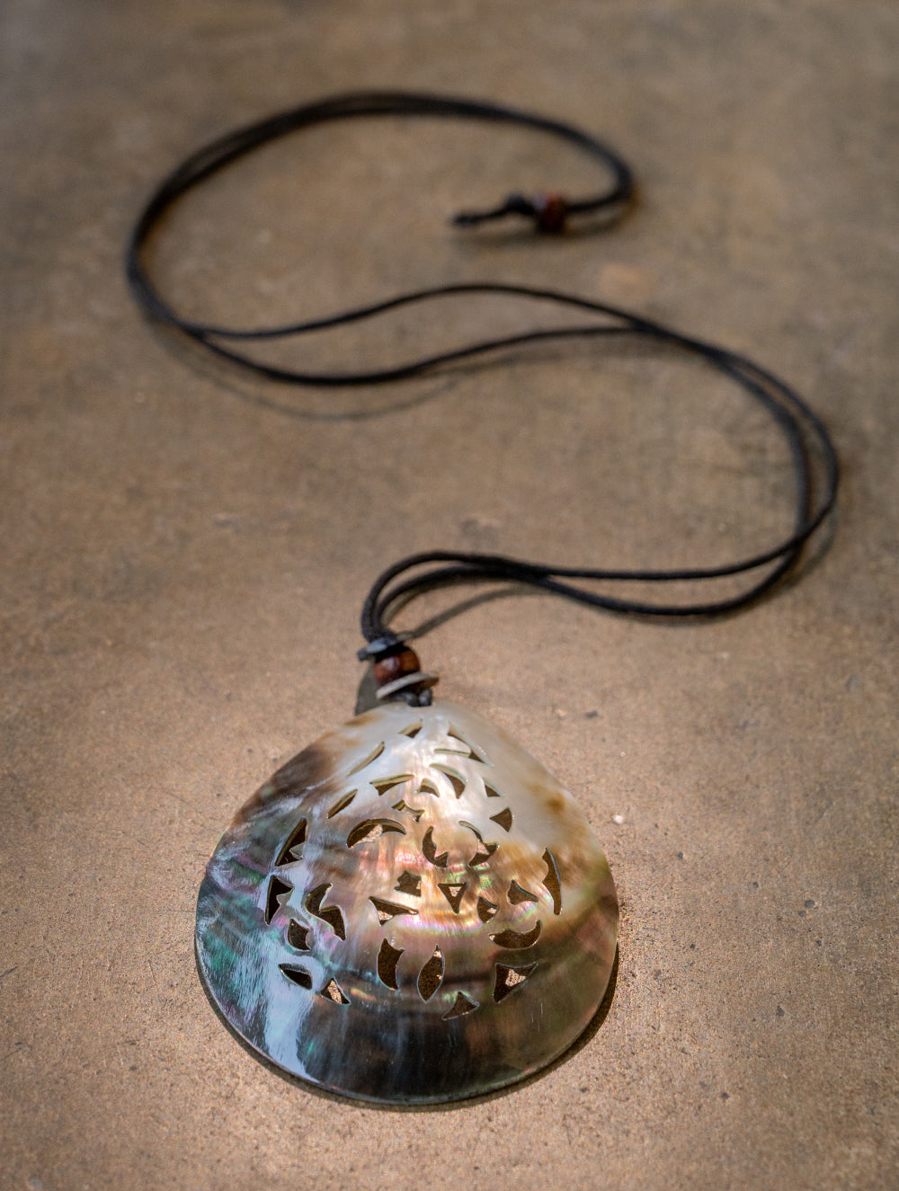 Load image into Gallery viewer, Mystic Dunes Shell Necklace