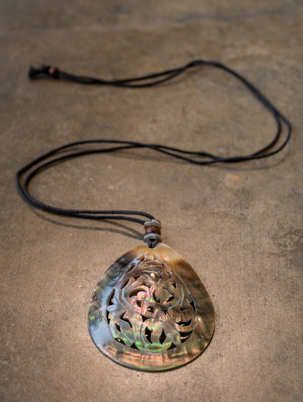 Load image into Gallery viewer, Mystic Dunes Shell Necklace