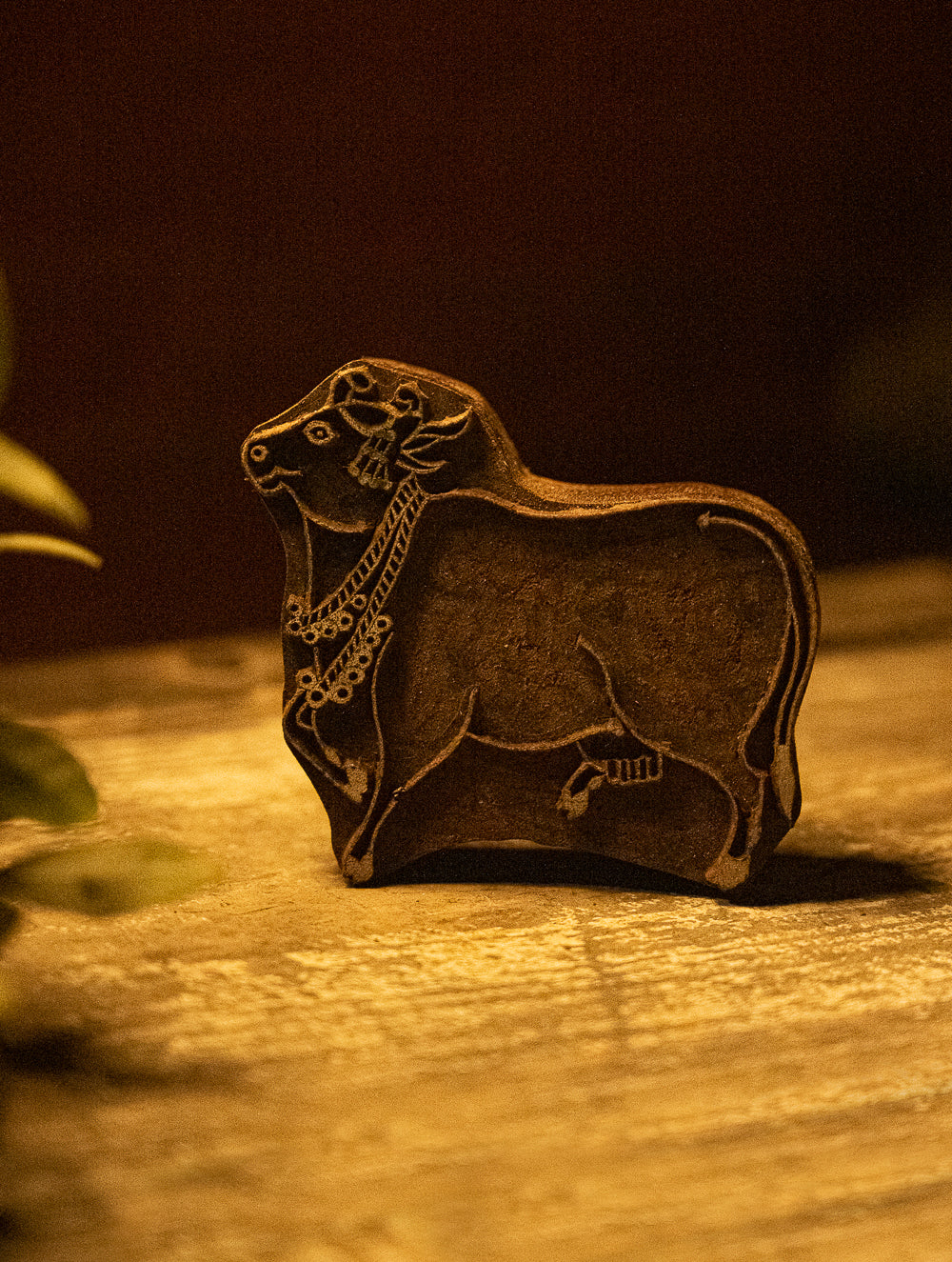 Nazakat. Exclusive, Fine Hand Engraved Wood Block Curios (Set of 2) - Cows