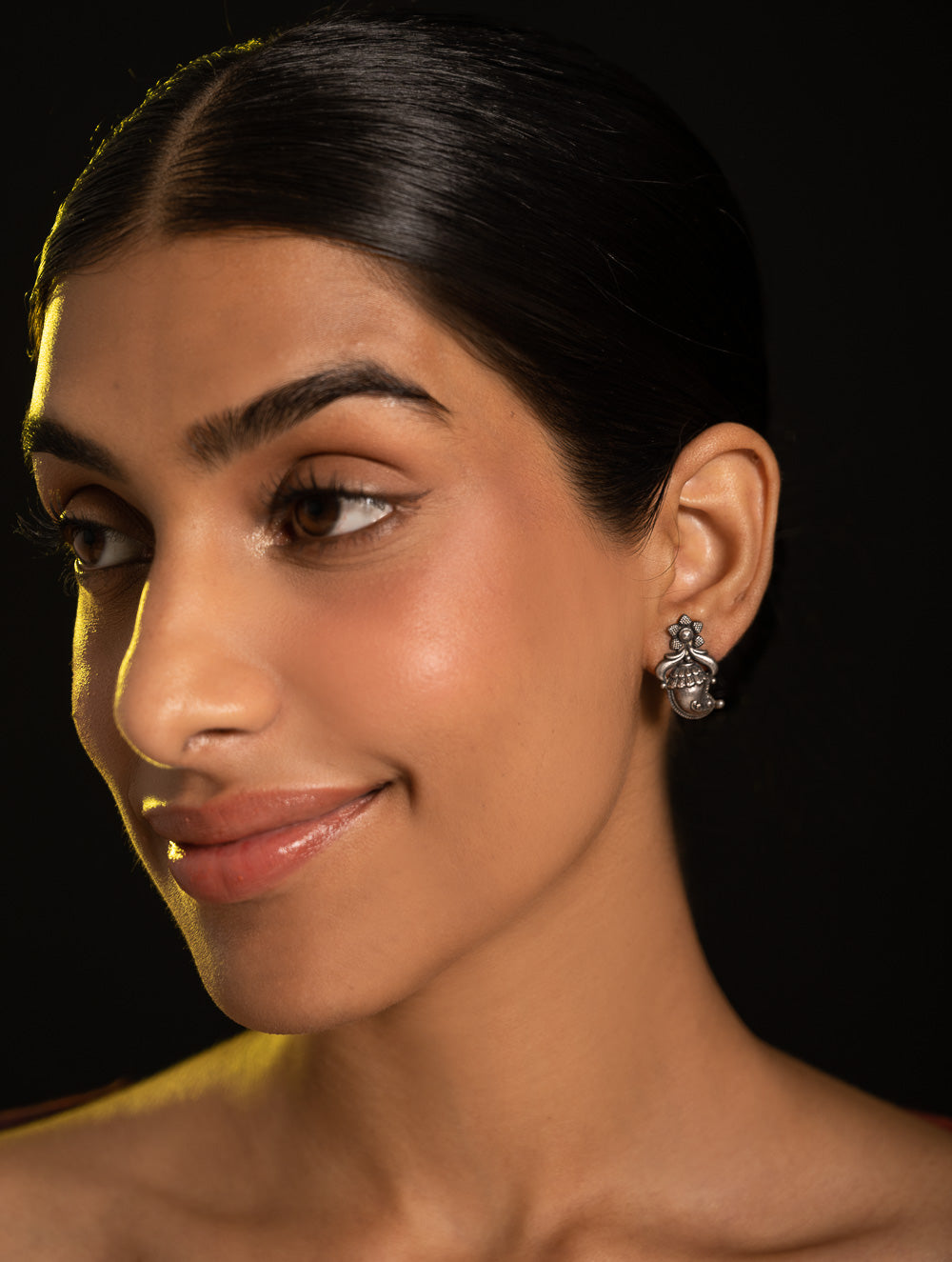 Load image into Gallery viewer, Pure Silver Traditional Maharashtrian Earrings - Ambiya Studs