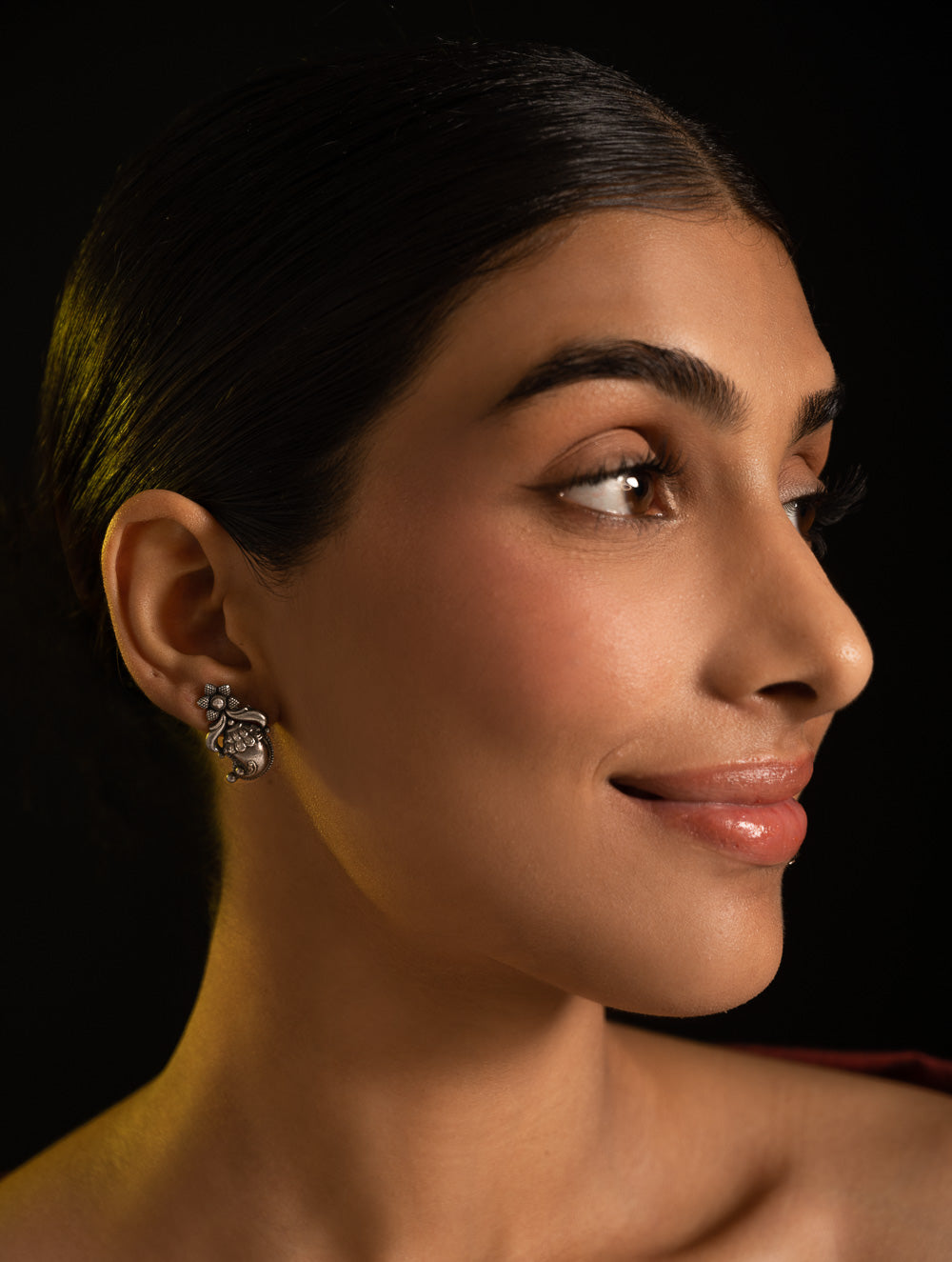Load image into Gallery viewer, Pure Silver Traditional Maharashtrian Earrings - Ambiya Studs