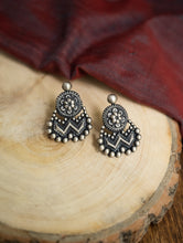 Load image into Gallery viewer, Pure Silver Traditional Maharashtrian Earrings - Chandra-Tilak