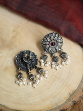 Load image into Gallery viewer, Pure Silver Traditional Maharashtrian Earrings - Layani