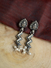 Load image into Gallery viewer, Pure Silver Traditional Maharashtrian Earrings - Leher
