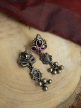 Load image into Gallery viewer, Pure Silver Traditional Maharashtrian Earrings - Shan?khpushpi