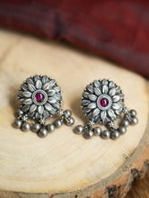 Load image into Gallery viewer, Pure Silver Traditional Maharashtrian Earrings - Shravani