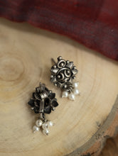 Load image into Gallery viewer, Pure Silver Traditional Maharashtrian Earrings -  Chandratara