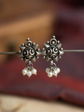 Load image into Gallery viewer, Pure Silver Traditional Maharashtrian Earrings -  Chandratara