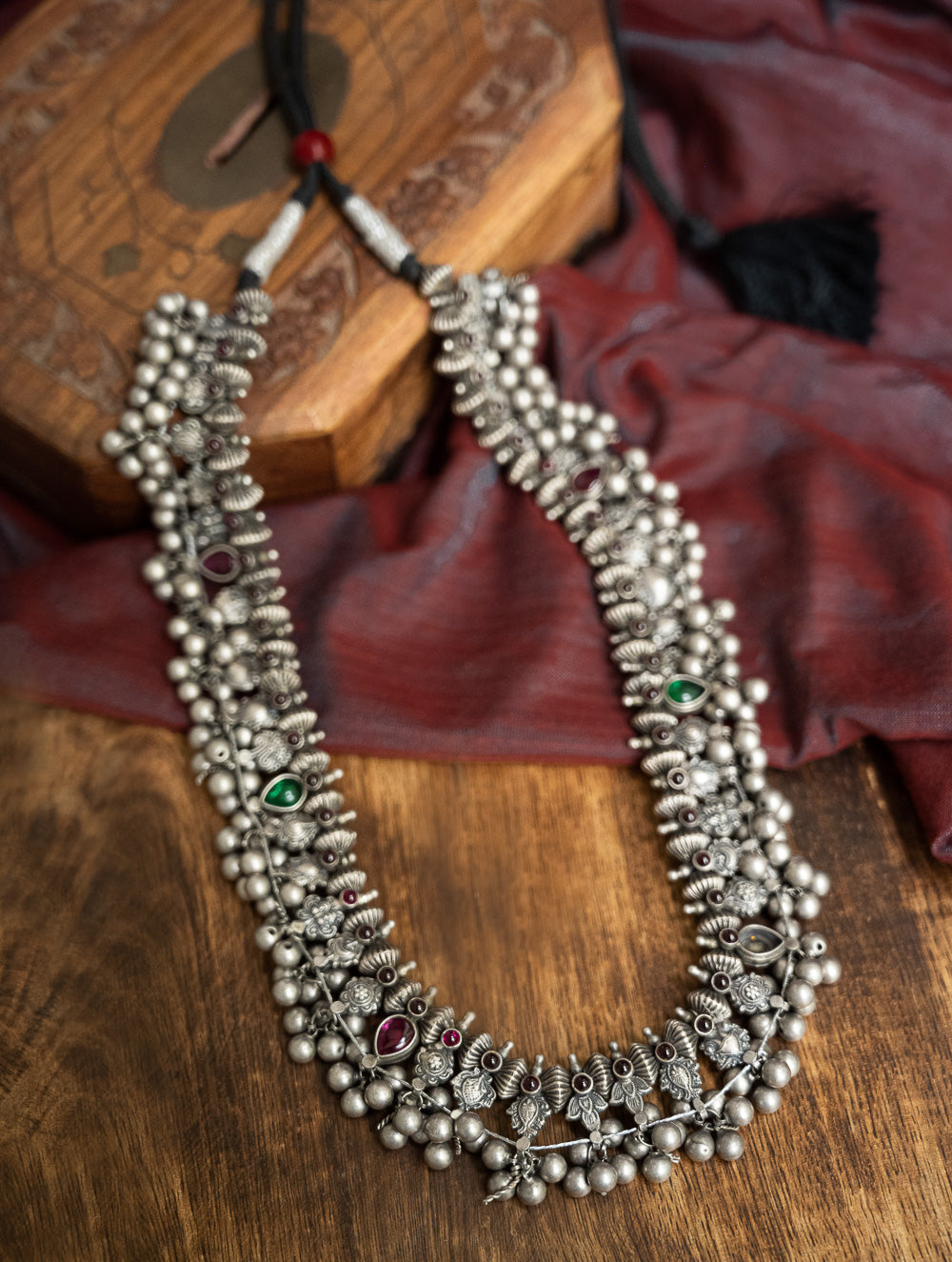 Load image into Gallery viewer, Pure Silver Traditional Maharashtrian Neckpiece - Saaz