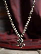 Load image into Gallery viewer, Pure Silver Traditional Maharashtrian Neckpiece - Saaz Velura