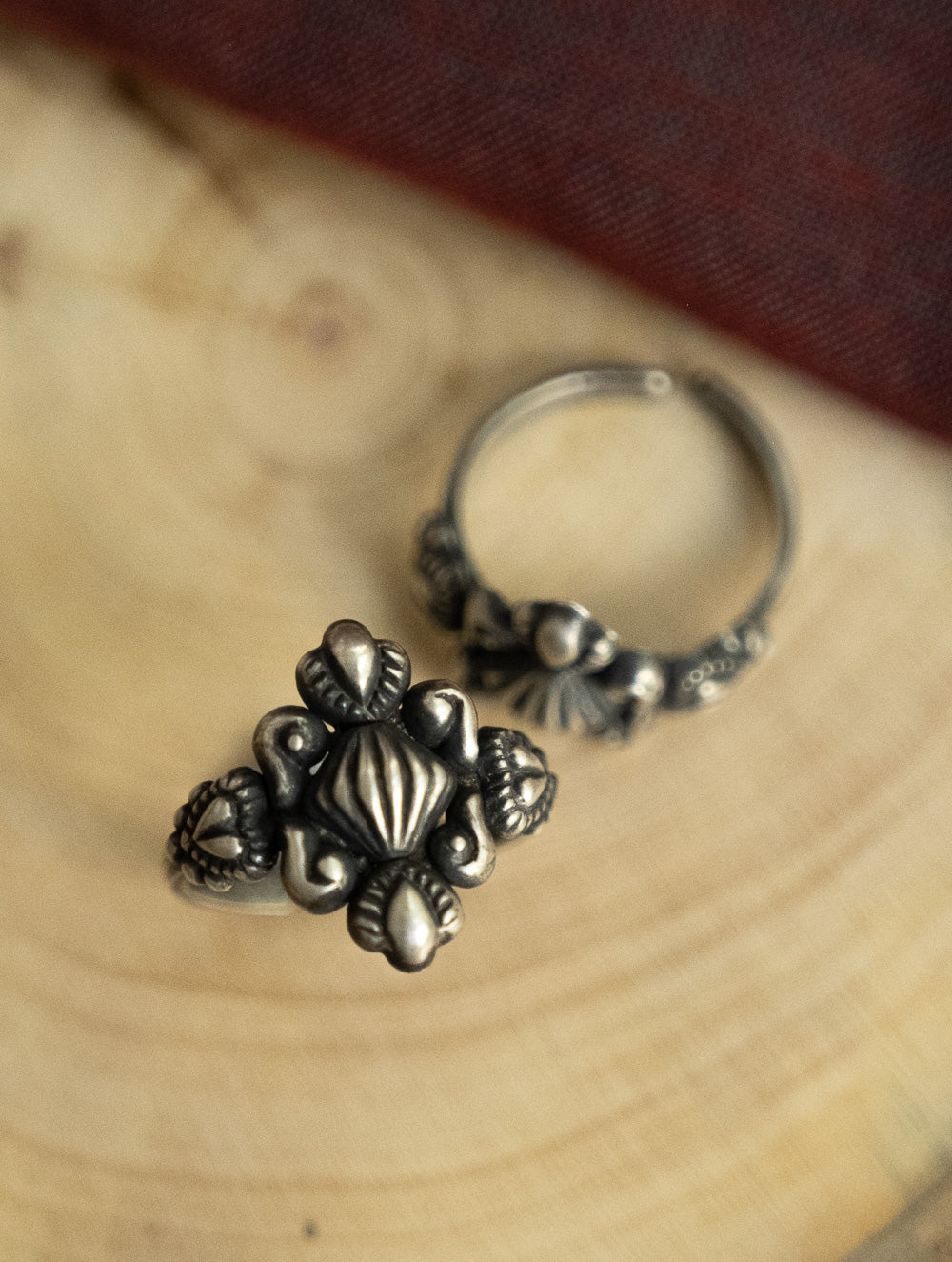 Load image into Gallery viewer, Pure Silver Traditional Maharashtrian Toe Rings - Kavyaang (Set of 2) 