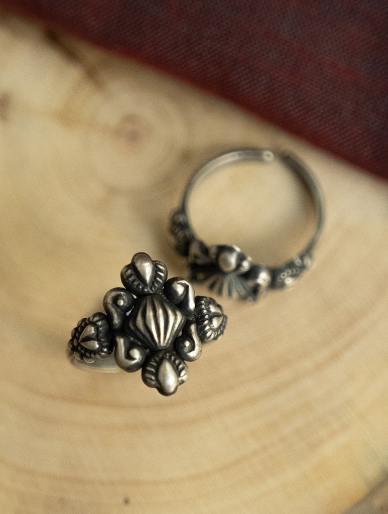 Pure Silver Traditional Maharashtrian Toe Rings - Kavyaang (Set of 2) 