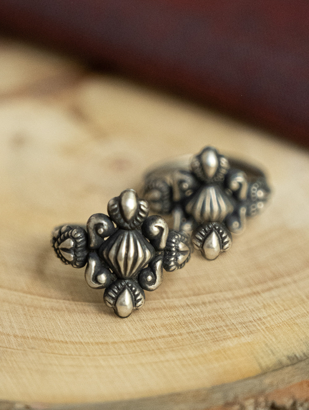 Load image into Gallery viewer, Pure Silver Traditional Maharashtrian Toe Rings - Kavyaang (Set of 2) 