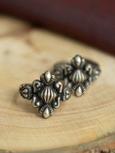 Load image into Gallery viewer, Pure Silver Traditional Maharashtrian Toe Rings - Kavyaang (Set of 2) 