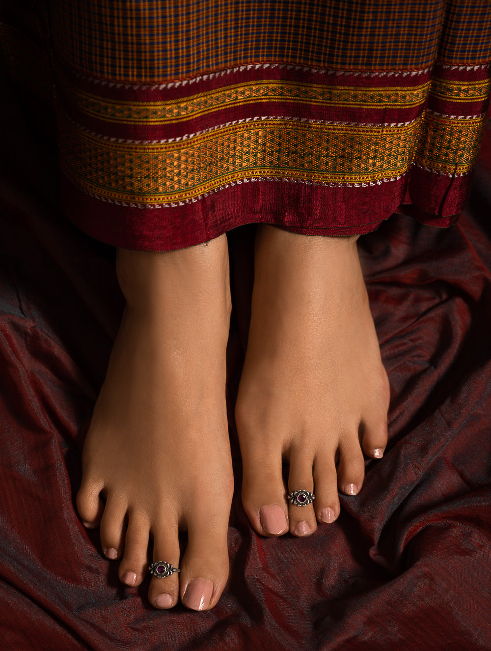 Load image into Gallery viewer, Pure Silver Traditional Maharashtrian Toe Rings - Padmaja (Set of 2) 